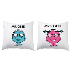 ZESTAW 2 PODUSZEK DLA PAR ZAKOCHANYCH WALENTYNKI WZÓR MR MRS GEEK